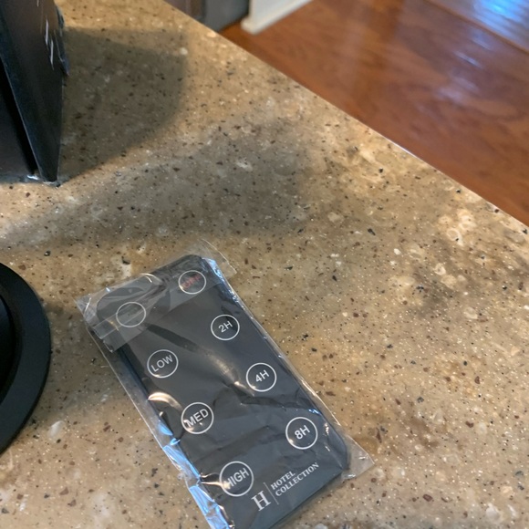 Hotel collection diffuser works great with box, remote and instructions - Picture 6 of 6